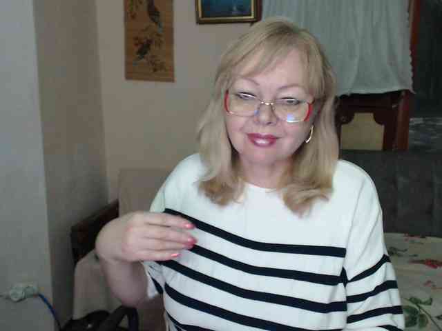 EvelynLoveShy webcam