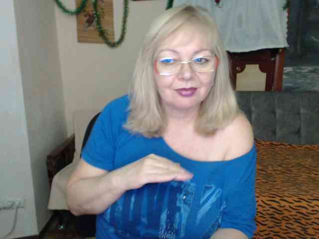 EvelynLoveShy webcam