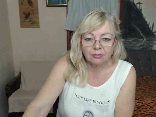 EvelynLoveShy webcam