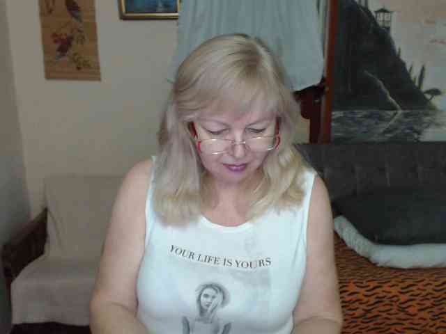 EvelynLoveShy webcam