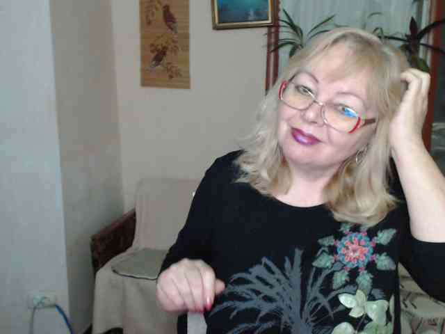 EvelynLoveShy webcam