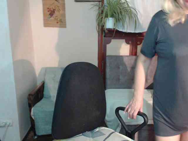 EvelynLoveShy webcam