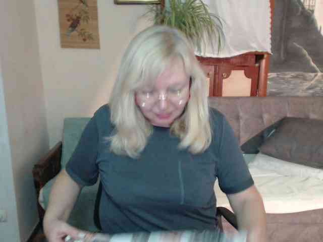 EvelynLoveShy webcam