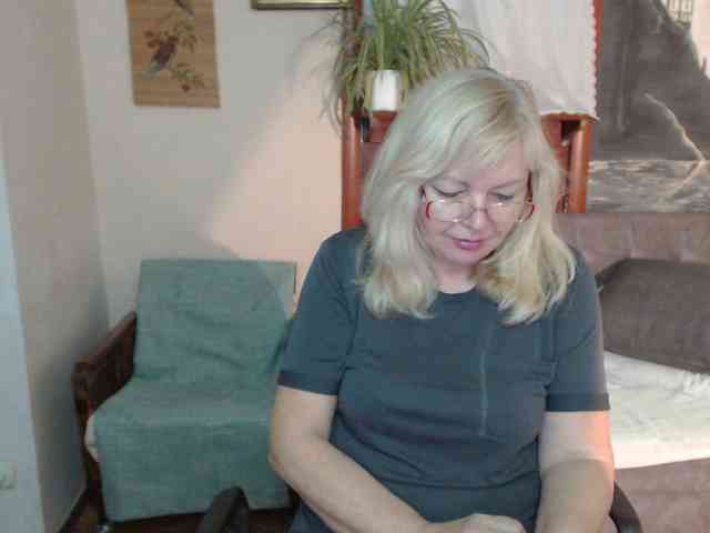 EvelynLoveShy webcam