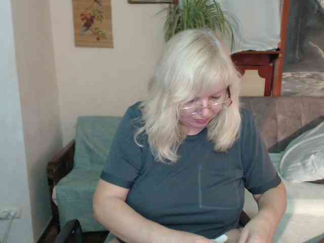 EvelynLoveShy webcam