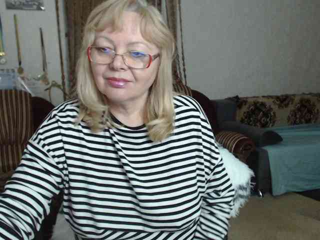 EvelynLoveShy webcam