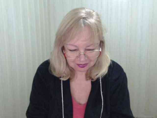 EvelynLoveShy webcam