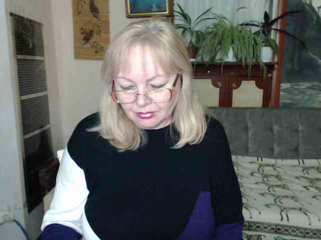 EvelynLoveShy webcam