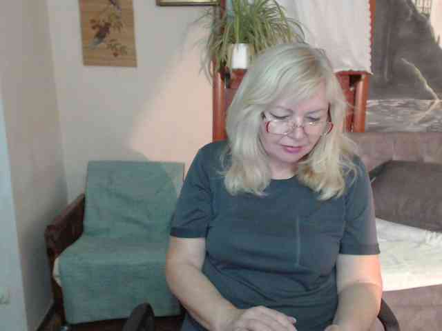 EvelynLoveShy webcam