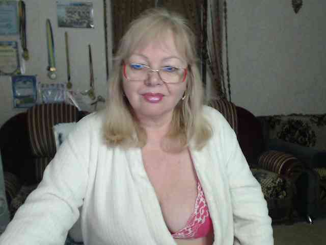 EvelynLoveShy webcam