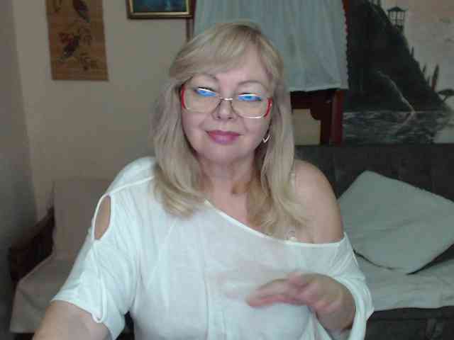 EvelynLoveShy webcam