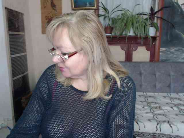 EvelynLoveShy webcam