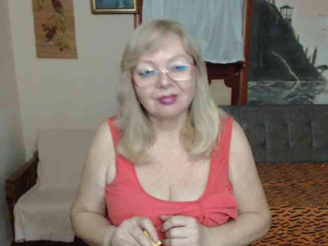 EvelynLoveShy webcam