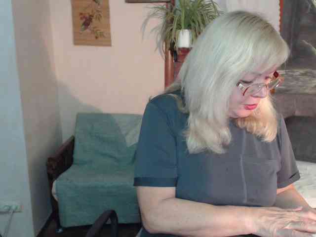 EvelynLoveShy webcam