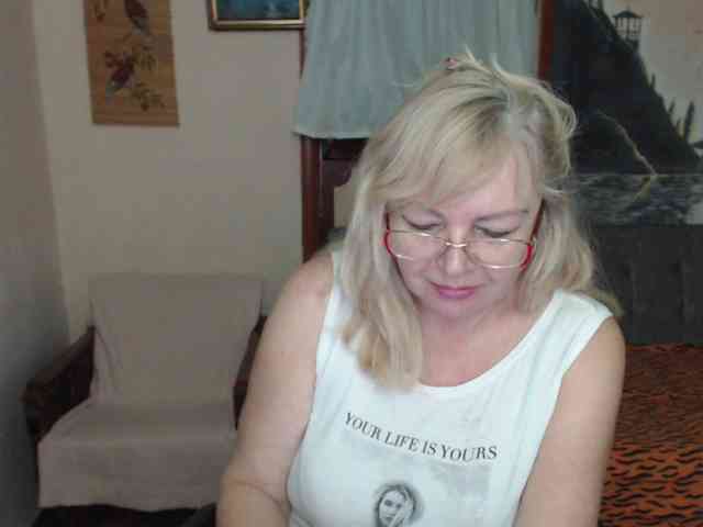 EvelynLoveShy webcam