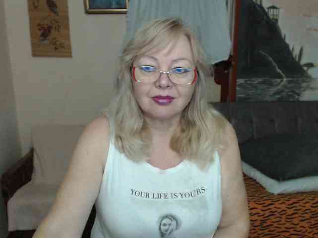 EvelynLoveShy webcam