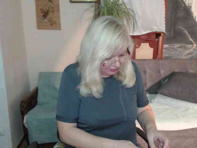 EvelynLoveShy webcam