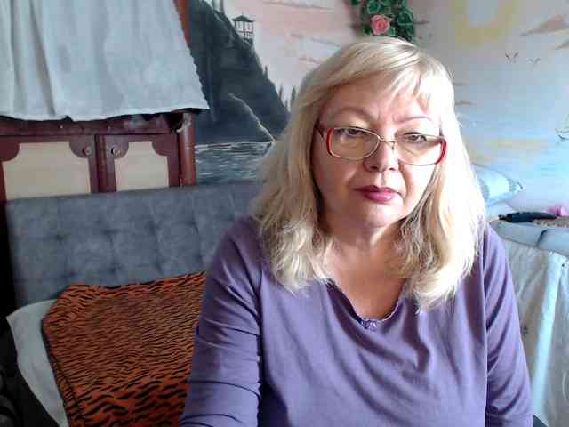 EvelynLoveShy webcam