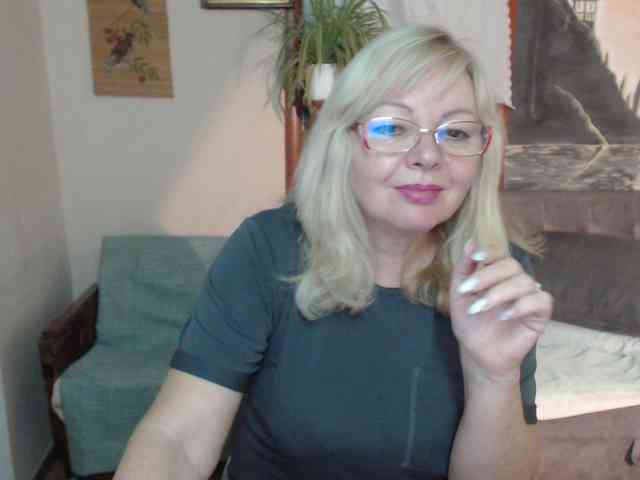 EvelynLoveShy webcam