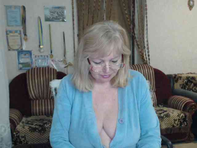 EvelynLoveShy webcam