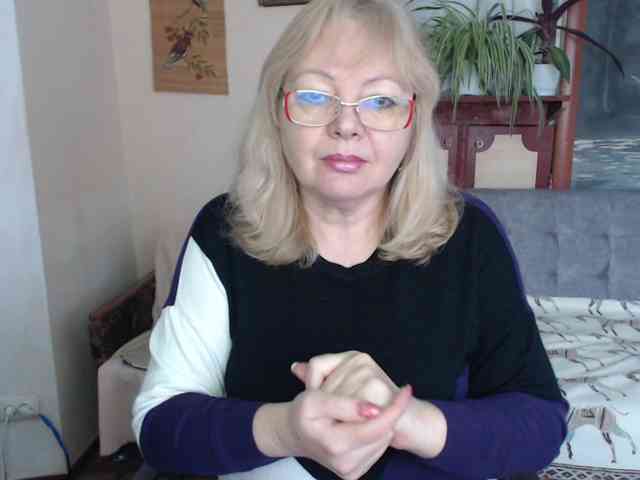 EvelynLoveShy webcam