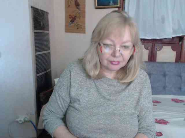 EvelynLoveShy webcam