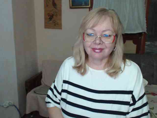 EvelynLoveShy webcam