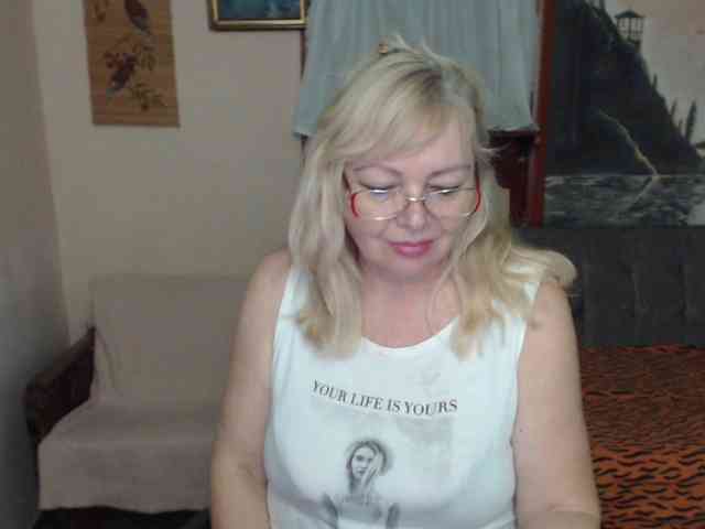 EvelynLoveShy webcam