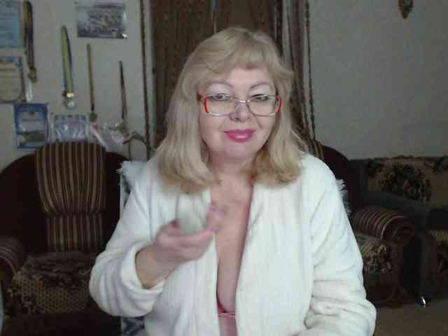 EvelynLoveShy webcam