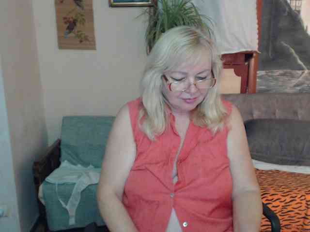 EvelynLoveShy webcam