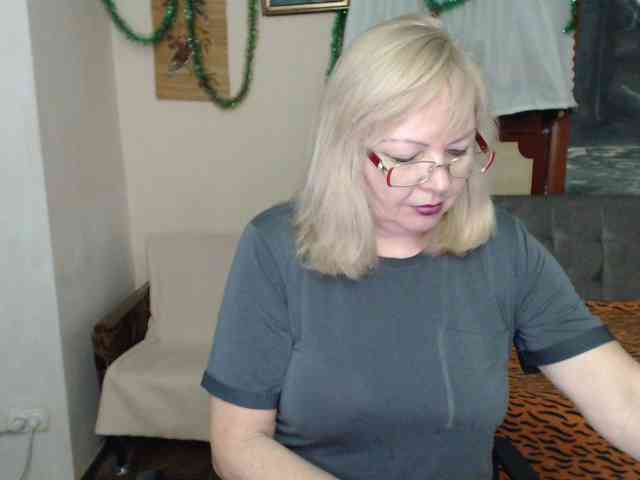 EvelynLoveShy webcam