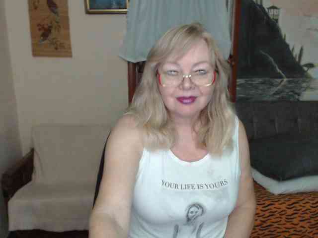 EvelynLoveShy webcam