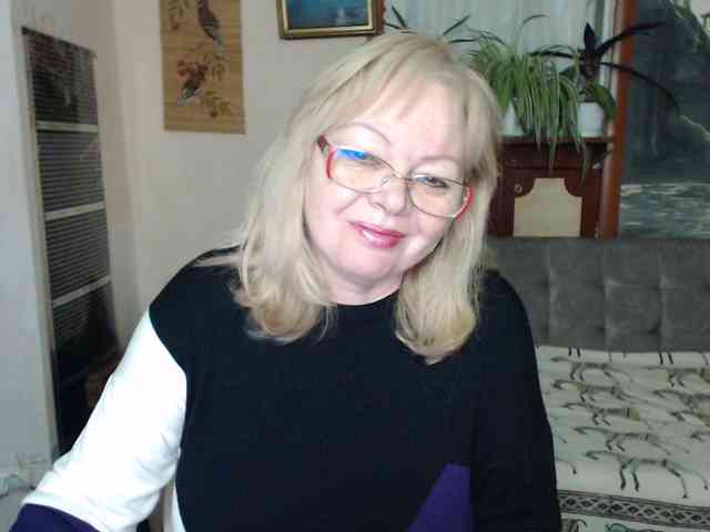 EvelynLoveShy webcam