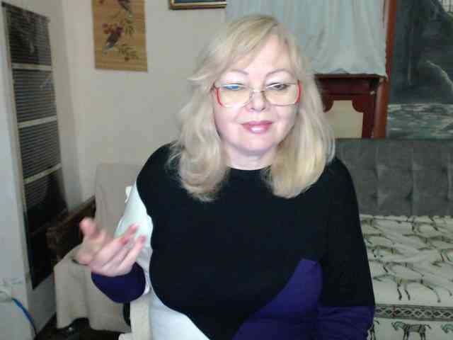 EvelynLoveShy webcam