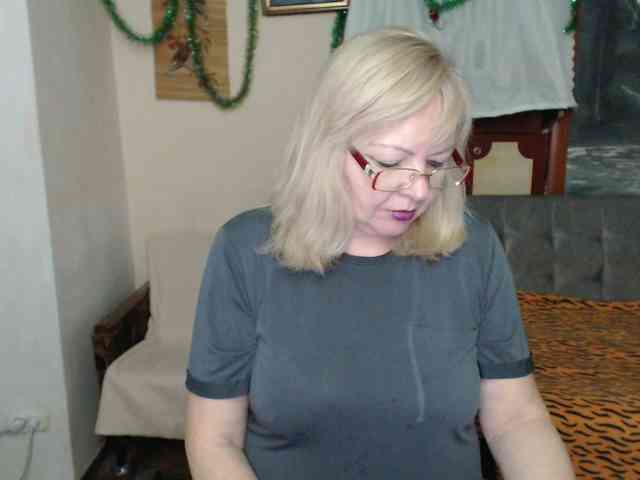 EvelynLoveShy webcam