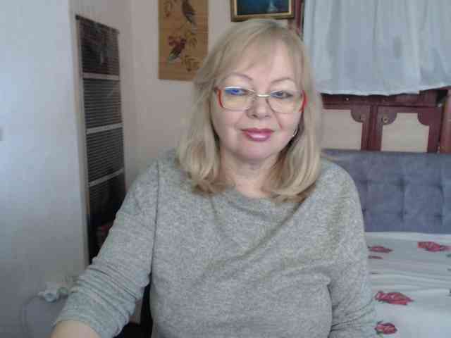 EvelynLoveShy webcam