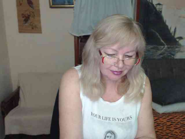 EvelynLoveShy webcam