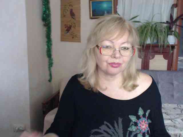 EvelynLoveShy webcam