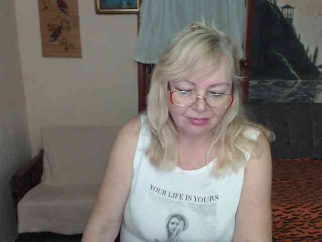 EvelynLoveShy webcam