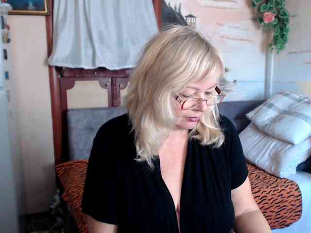 EvelynLoveShy webcam