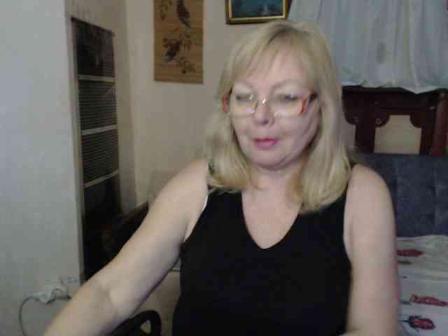 EvelynLoveShy webcam