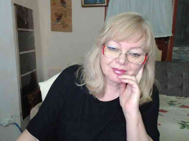 EvelynLoveShy webcam