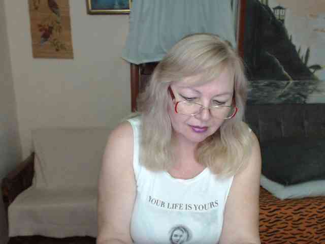 EvelynLoveShy webcam