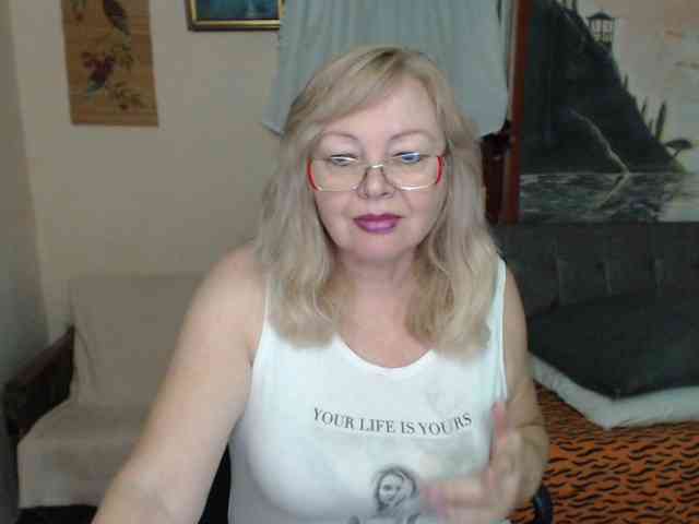 EvelynLoveShy webcam