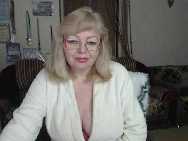 EvelynLoveShy webcam