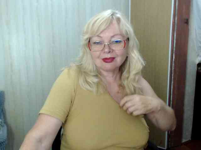 EvelynLoveShy webcam