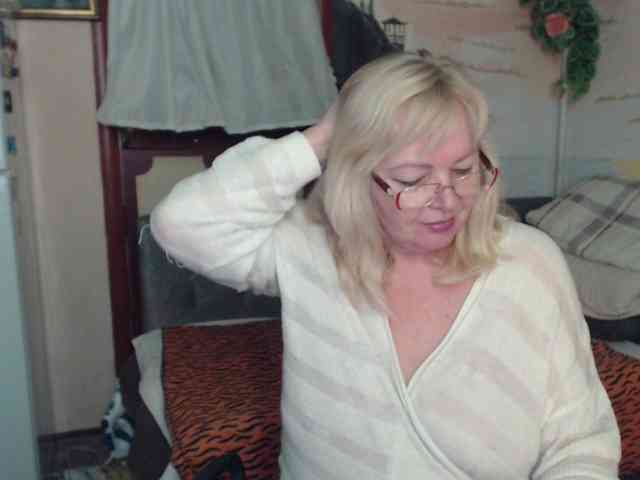 EvelynLoveShy webcam