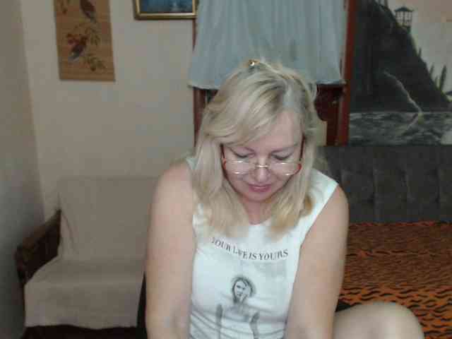 EvelynLoveShy webcam