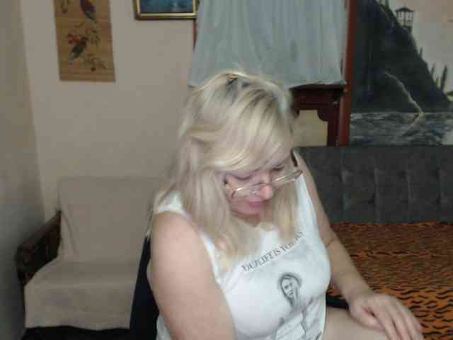 EvelynLoveShy webcam