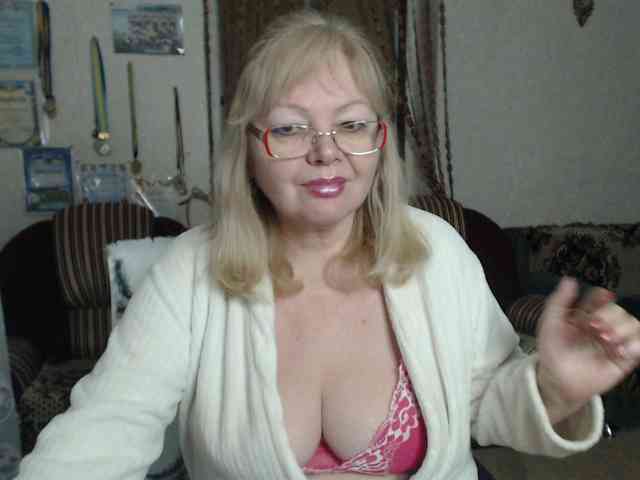 EvelynLoveShy webcam